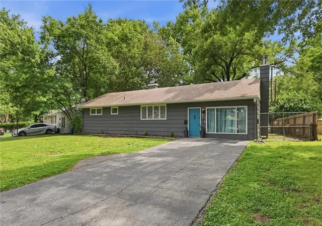 3rd image of 7302 Elm Ave, Raytown, MO 64133 | MLS# 2621446
