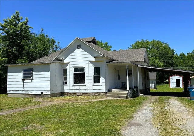 Photo 1 of Single family home for sale at 203 E Maple St, Liberal, MO 64762 | MLS# 2621452 | Listing updated on 2026-10-09