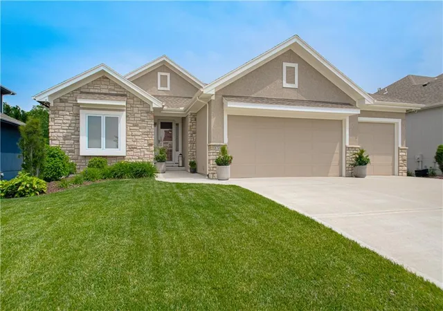 1st image of 17227 S Allman Rd, Olathe, KS 66062 | MLS# 2621457