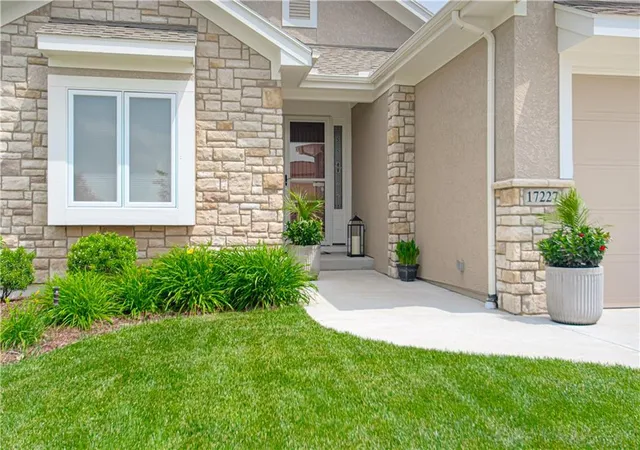 3rd image of 17227 S Allman Rd, Olathe, KS 66062 | MLS# 2621457