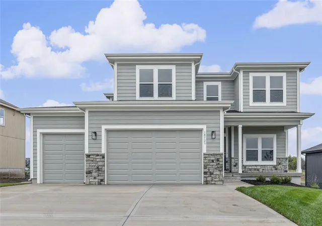 1st image of 18725 W 193rd St, Spring Hill, KS 66083 | MLS# 2621461