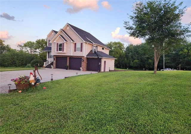 Photo 3 of Single family home for sale at 14366 County Rd 351, Saint Joseph, MO 64505 | MLS# 2621474 | Listing updated on 2026-08-31