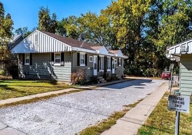 Homes for sale in Kansas City, KS | 4312 Pearl St, Kansas City, KS 66103 | MLS# 2621527