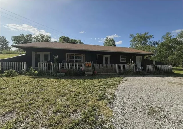 Homes for sale in Maysville, MO | 205 W Railroad St, Maysville, MO 64469 | MLS# 2621531