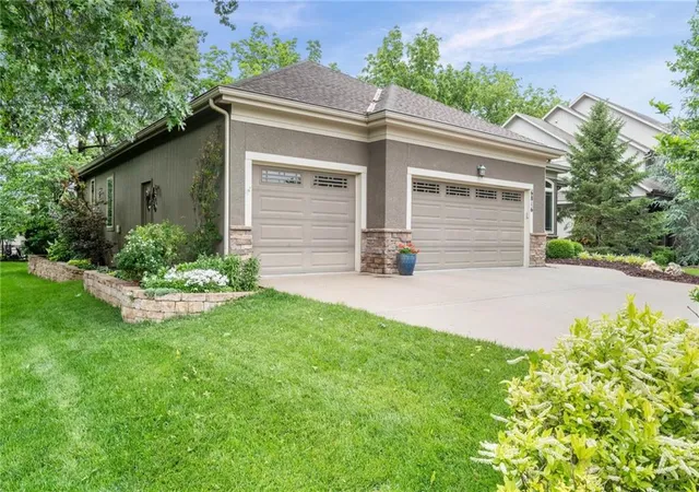 2nd image of 6816 Longview St, Shawnee, KS 66218 | MLS# 2621535