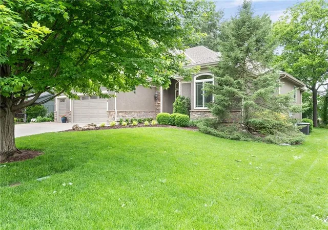 3rd image of 6816 Longview St, Shawnee, KS 66218 | MLS# 2621535