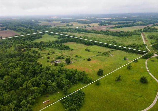 2nd image of 16313 Conservation Rd, Richmond, MO 64085 | MLS# 2621591