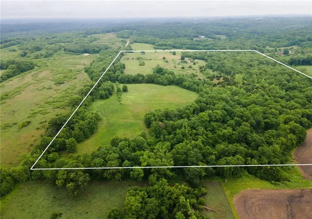 3rd image of 16313 Conservation Rd, Richmond, MO 64085 | MLS# 2621591