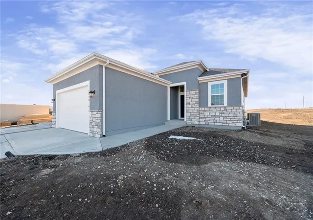 Homes for sale in Basehor, KS | 14552 Amanda Ln, Basehor, KS 66007 | MLS# 2621637