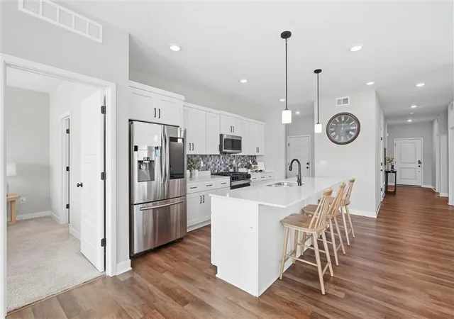 Photo 2 of Single family home for sale at 1543 Arbor Valley Dr, Lee's Summit, MO 64082 | MLS# 2621651 | Listing updated on 2026-10-17