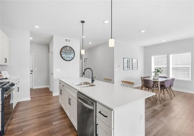 Photo 3 of Single family home for sale at 1543 Arbor Valley Dr, Lee's Summit, MO 64082 | MLS# 2621651 | Listing updated on 2026-10-17