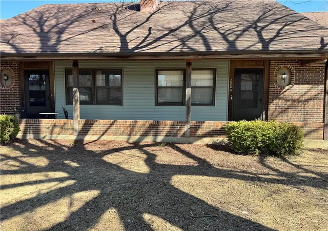3rd image of 2200 Twin Oaks Dr, Harrisonville, MO 64701 | MLS# 2621652