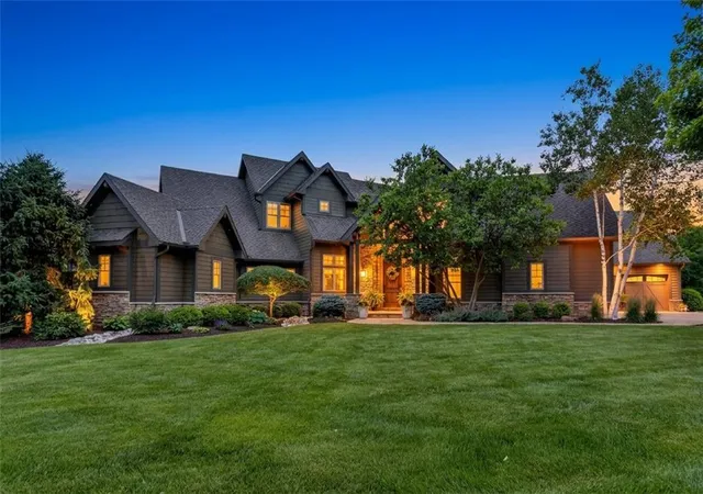 Photo 1 of Mansion for sale at 7975 Nw Breckenridge Dr, Kansas City, MO 64152 | MLS# 2621654 | Listing updated on 2026-09-04