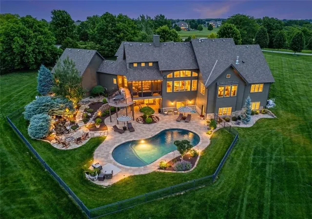 Photo 2 of Mansion for sale at 7975 Nw Breckenridge Dr, Kansas City, MO 64152 | MLS# 2621654 | Listing updated on 2026-09-04