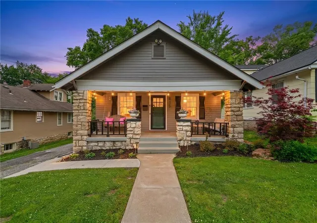 3rd image of 415 E 61St St, Kansas City, MO 64110 | MLS# 2621674