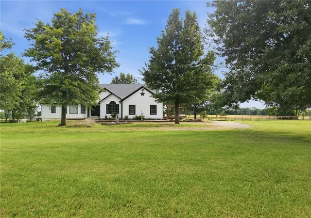 Homes for sale in Paola, KS | 31700 Osawatomie Rd, Paola, KS 66071 | MLS# 2621692