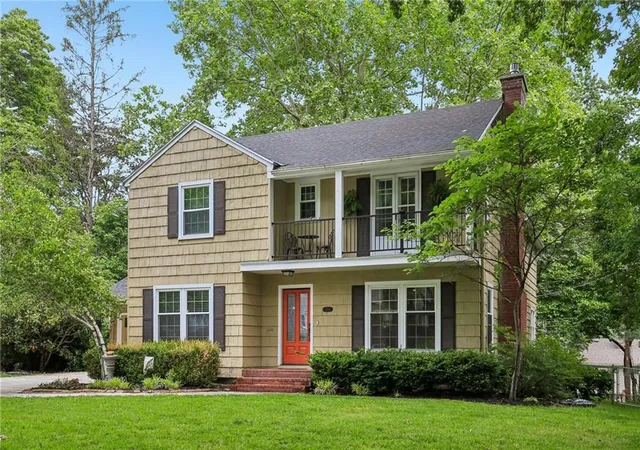 3rd image of 1210 Romany Rd, Kansas City, MO 64113 | MLS# 2621697