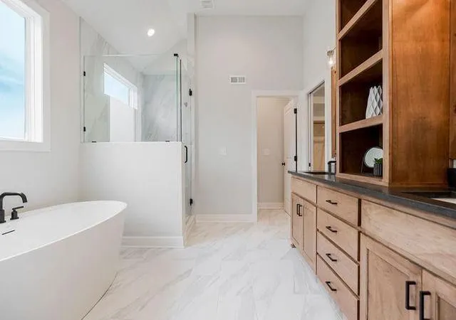 Photo 5 of Sale Pending at 2813 NE 102nd Street, Kansas City, MO 64155 | MLS# 2621701 | Listing updated on 2026-08-25