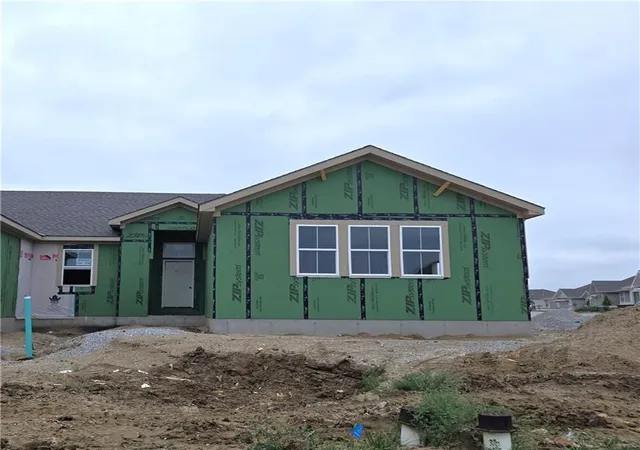 Homes for sale in Basehor, KS | 14550 Amanda Ln, Basehor, KS 66007 | MLS# 2621709