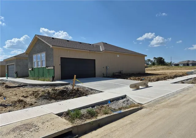 Photo 2 of Single family home for sale at 14550 Amanda Ln, Basehor, KS 66007 | MLS# 2621709 | Listing updated on 2026-09-02