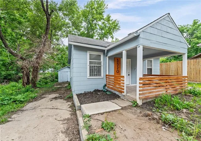 3rd image of 3320 Spruce Ave, Kansas City, MO 64128 | MLS# 2621713
