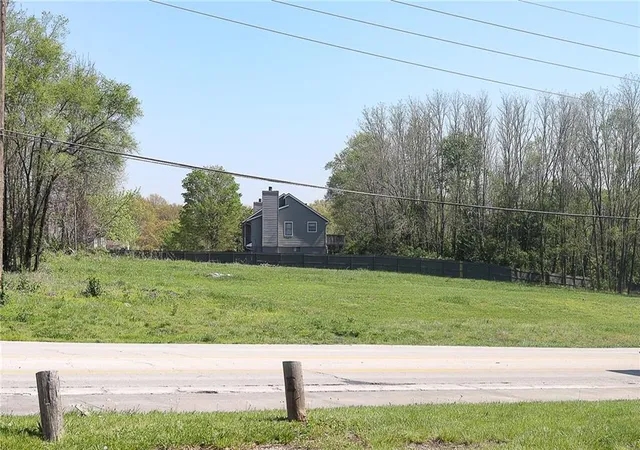 Homes for sale in Kansas City, MO | 15150 E Us 40 Hwy, Kansas City, MO 64136 | MLS# 2621729