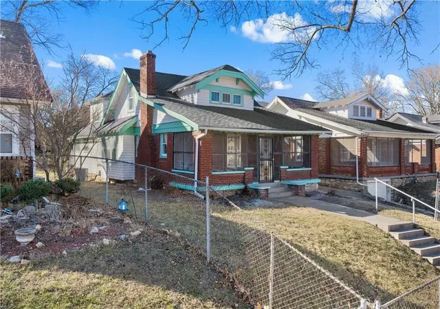 Homes for sale in Kansas City, MO | 5142 Brookwood Ave, Kansas City, MO 64110 | MLS# 2621750