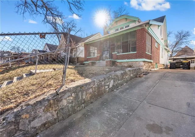 Homes for sale in Kansas City, MO | 5142 Brookwood Ave, Kansas City, MO 64110 | MLS# 2621750