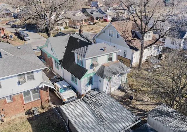 Homes for sale in Kansas City, MO | 5142 Brookwood Ave, Kansas City, MO 64110 | MLS# 2621750