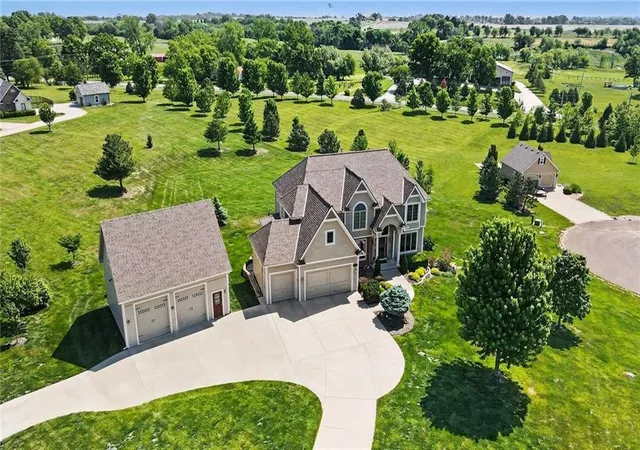 2nd image of 25162 Woodridge Dr, Leavenworth, KS 66048 | MLS# 2621759