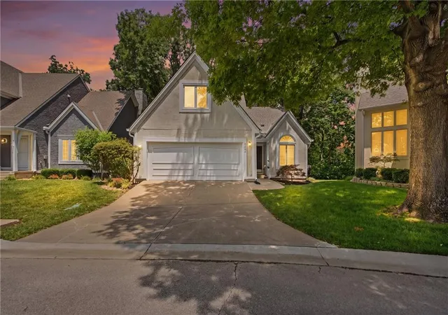 Homes for sale in Overland Park, KS | 6204 W 126th St, Overland Park, KS 66209 | MLS# 2621767