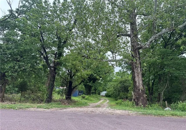 2nd image of 15058 166th St, Bonner Springs, KS 66012 | MLS# 2621772