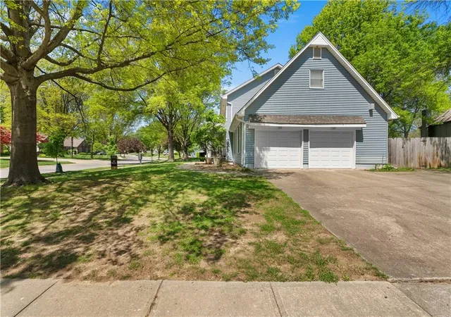 Photo 3 of Sale Pending at 12304 E 63rd Terrace, Kansas City, MO 64133 | MLS# 2621779 | Listing updated on 2026-08-08