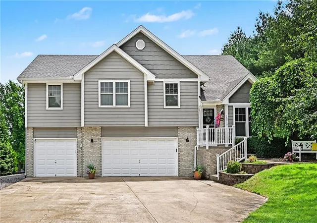 Homes for sale in Smithville, MO | 15215 Terra Pulchra Dr, Smithville, MO 64089 | MLS# 2621782