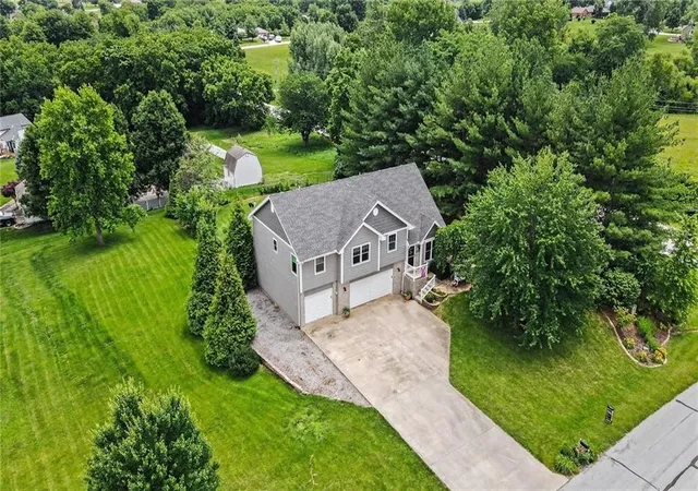 Homes for sale in Smithville, MO | 15215 Terra Pulchra Dr, Smithville, MO 64089 | MLS# 2621782
