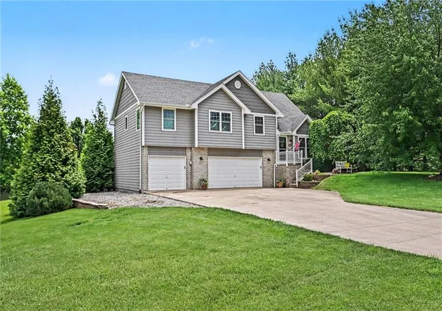 Homes for sale in Smithville, MO | 15215 Terra Pulchra Dr, Smithville, MO 64089 | MLS# 2621782