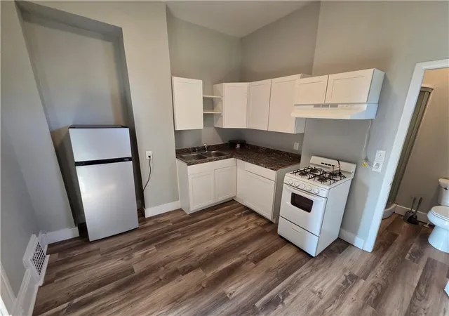 Listing Photo 2 - Condo for sale in building located at 1325 Mitchell Ave, Saint Joseph, MO 64503 - Unit #