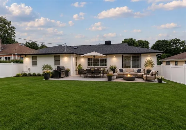 Photo 3 of Single family home for sale at 1102 W 85th Terrace, Kansas City, MO 64114 | MLS# 2621823 | Listing updated on 2026-08-28