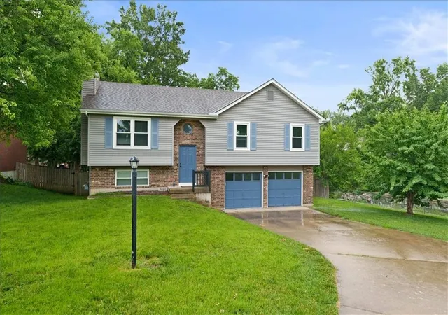 Homes for sale in Merriam, KS | 5181 Farley Ln, Merriam, KS 66203 | MLS# 2621828