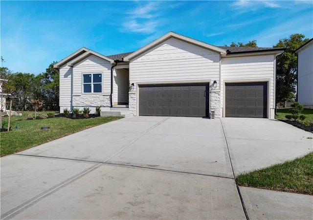 Photo 1 of Single family home for sale at 18580 W 195 Street, Spring Hill, KS 66083 | MLS# 2621834 | Listing updated on 2026-10-04