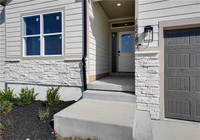 Photo 2 of Single family home for sale at 18580 W 195 Street, Spring Hill, KS 66083 | MLS# 2621834 | Listing updated on 2026-10-04