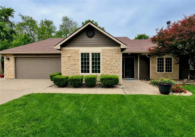 Homes for sale in Lawrence, KS | 539 Bently Dr, Lawrence, KS 66049 | MLS# 2621840