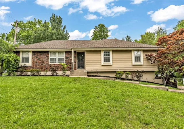 1st image of 17908 E Cheyenne Dr, Independence, MO 64056 | MLS# 2621845