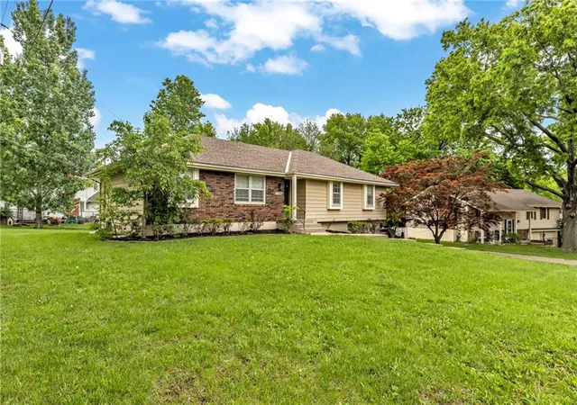3rd image of 17908 E Cheyenne Dr, Independence, MO 64056 | MLS# 2621845