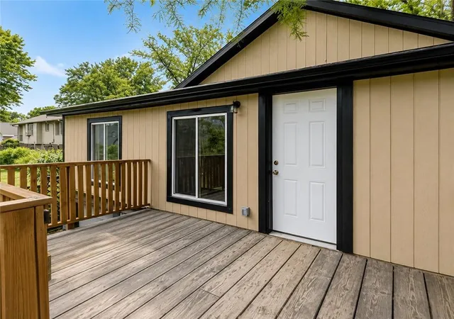 Photo 3 of Single family home for sale at 6120 Elmwood Ave, Kansas City, MO 64130 | MLS# 2621848 | Listing updated on 2026-08-03