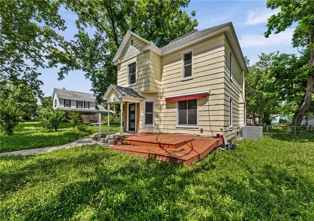 Homes for sale in Iola, KS | 515 S Cottonwood St, Iola, KS 66749 | MLS# 2621866