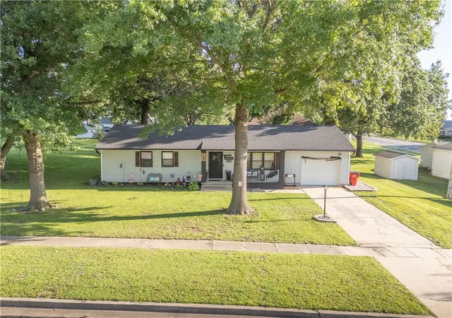 Homes for sale in Alma, MO | 207 W 2nd St, Alma, MO 64001 | MLS# 2621876