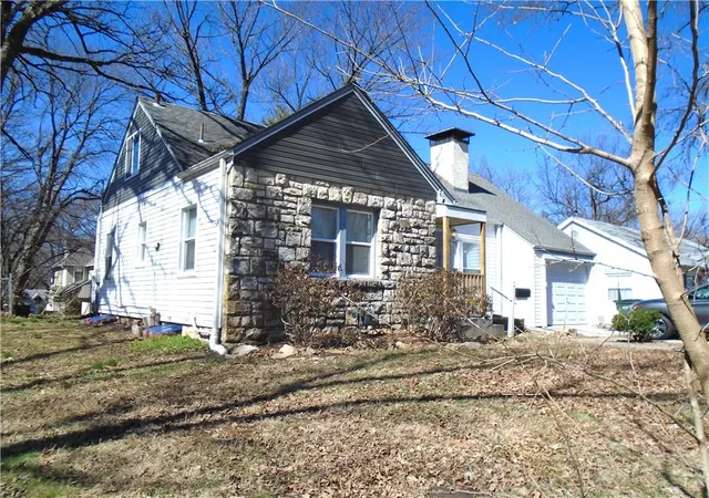 2nd image of 1308 6th Ave, Leavenworth, KS 66048 | MLS# 2621902