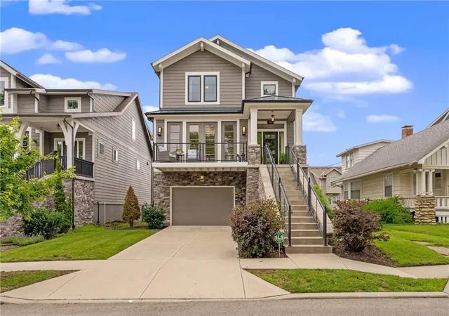 1st image of 725 W 44th Ter, Kansas City, MO 64111 | MLS# 2621914