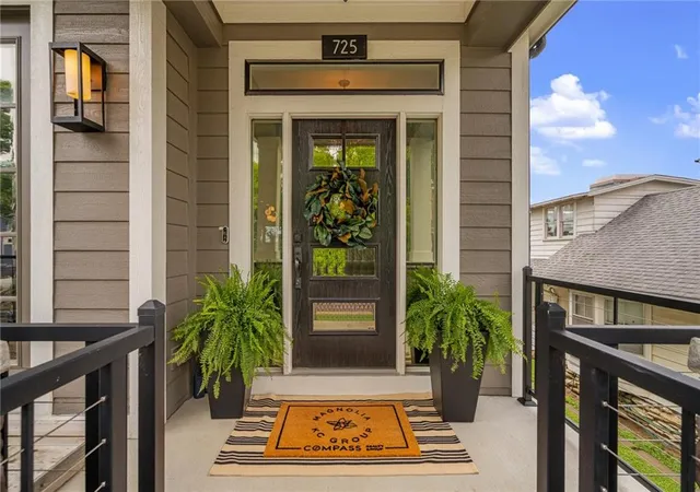 3rd image of 725 W 44Th Ter, Kansas City, MO 64111 | MLS# 2621914